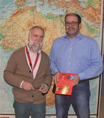 Dr.Alfred Marmann, Geschäftsführer der Förder- und Wohnstätte in Kettig und Bürgermeister Peter Moskopp freuten sich über die zahlreichen Zuhörer in der Cafeteria. US