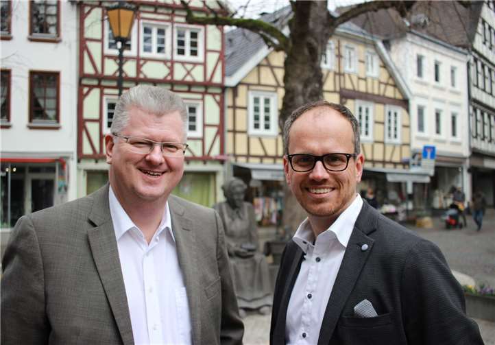Dr.Tobias Kador (Links) und Philipp Amberg (rechts).Hinweis:Foto wurde vor der Corona-Pandemie aufgenommen.Foto: privat
