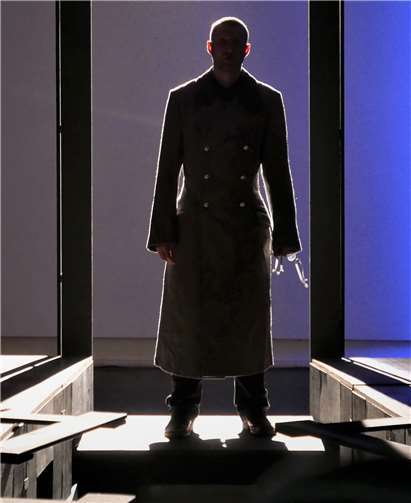 „Draußen vor der Tür“ findet sich der Kriegsrückkehrer Beckmann wieder. Foto: Tim Fehske