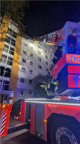Drehleiter an der Einsatzstelle. Foto: Feuerwehr und Rettungsdienst Bonn