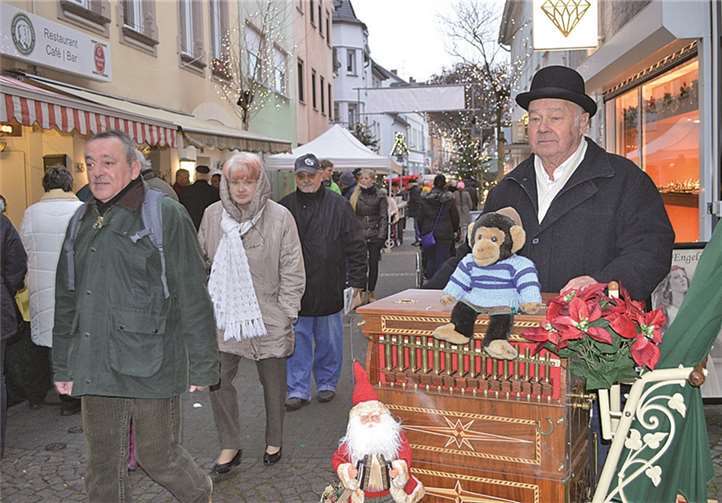 Drehorgelspieler Andreas Zeigler zog über den Markt und sorgte für Stimmung.