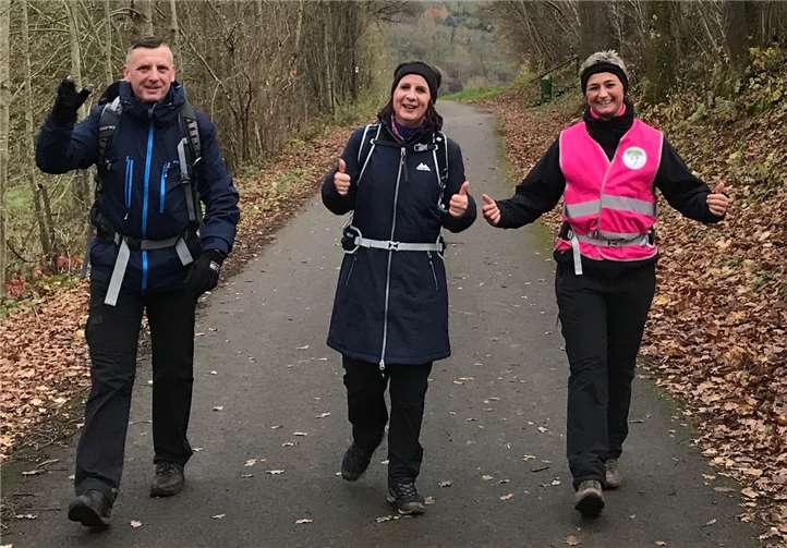Drei Aktive des Good Walking Clubs aus Rheinbach beim Marsch in Luxemburg: v.l. Peter Bartsch, Evelin Bartsch und Saskia Piontek.