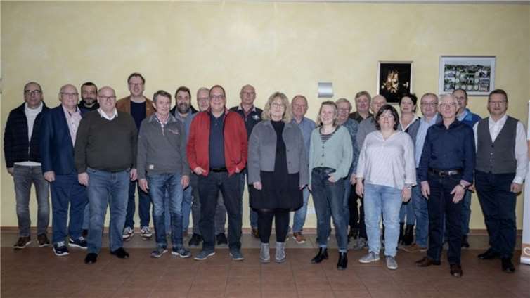 Drei Dutzend engagierte Maifelderinnen und Maifelder treten als FWG-KandidatInnen für den Verbandsgemeinderat bei der Kommunalwahl 2024 an.  Foto: privat