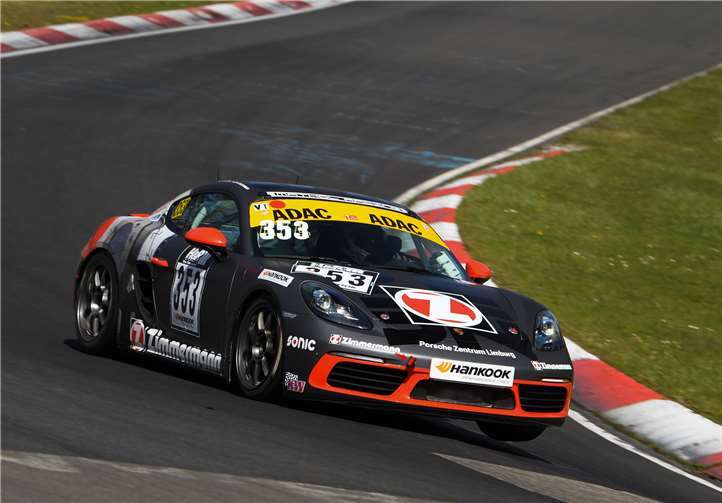 Drei Fahrzeuge brachte Mathol Racing zum „Nordeifelpokal“, der zweiten Veranstaltung der Rundstrecken-Challenge Nürburgring, in die Eifel. Foto: Dirk Reiter