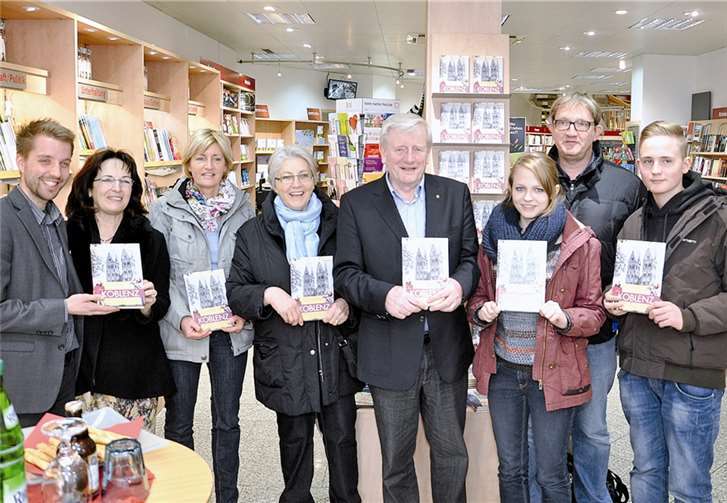 Drei Generationen Gniffke waren bei der Präsentation anwesend, links Johannes Wüst und Ruth Duchsteinuko