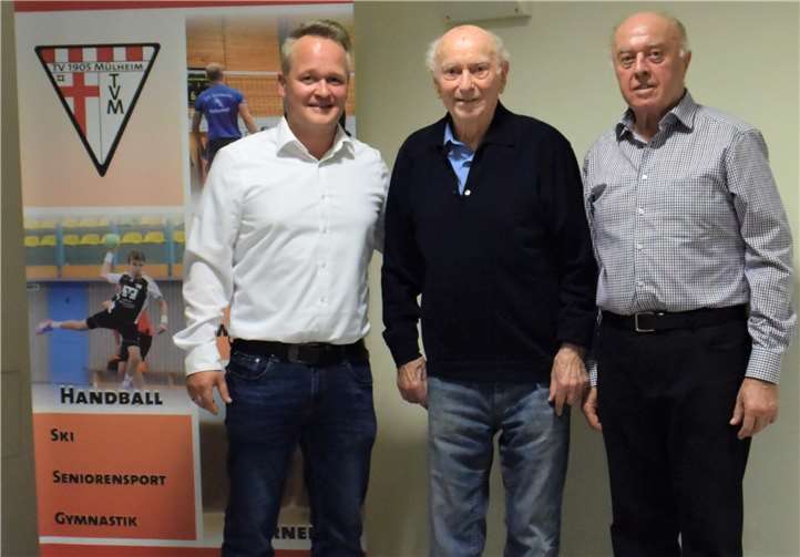 Drei Generationen des TV 05 Mülheim. Der neue 1. Vorsitzende Dr. Jochen Britz mit den Ehrenvorsitzenden Ewald Dähler und Herbert Nickenig.