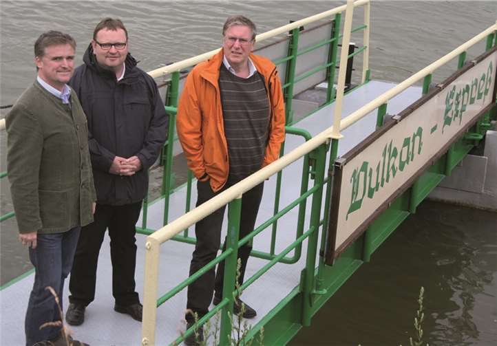 Drei Mann auf einem Steiger: (von vorne) Stefan Raab, Bürgermeister Michael Schäfer und Michael Haubner. TER