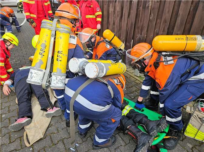 Drei Personen wurden als verletzt gemeldet.