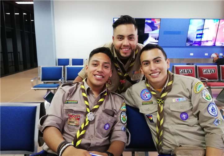 Drei Pfadfinder aus dem Pfadfinderstamm Tunari, Apu, Loukas und Marzio.Quelle: Seepfadfinder Koblenz