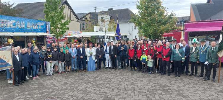 Drei Tage Tradition, Gemeinschaft und buntes Treiben bei der Kirmes in Niederlützingen. Foto: Meike Meder 