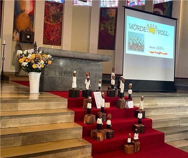 Drei Wochen lang waren 15 Königsfiguren des Diakons und Holzbildhauers Ralf Knoblauch (Bonn) im Pastoralen Raum zwischen Rhein und Westerwald unterwegs gewesen. Foto: privat