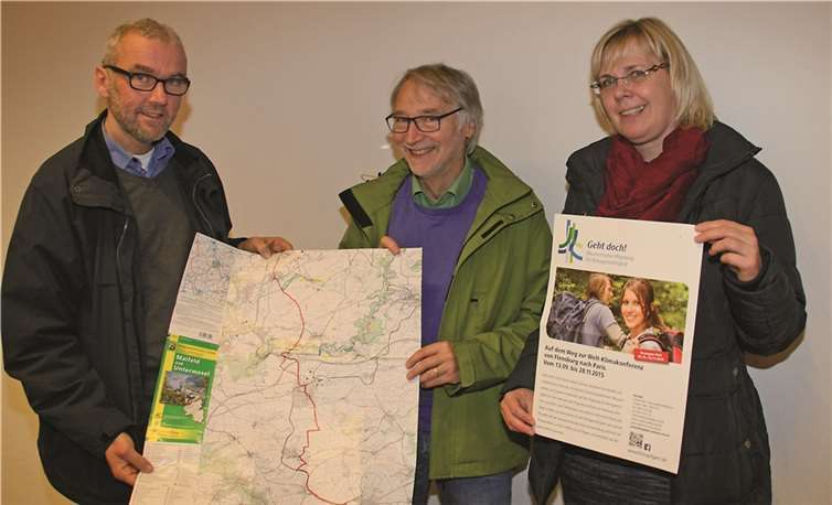 Drei der Verantwortlichen für die Tagesetappen werben fürs Mitpilgern: Rudolf Demerath, Gemeindereferent PG Untermosel-Hunsrück; Günter Leisch, Pastoralreferent im Dekanat Andernach-Bassenheim, und Beate Ternes, Schulsozialarbeiterin Realschule PLus Mendig. privat