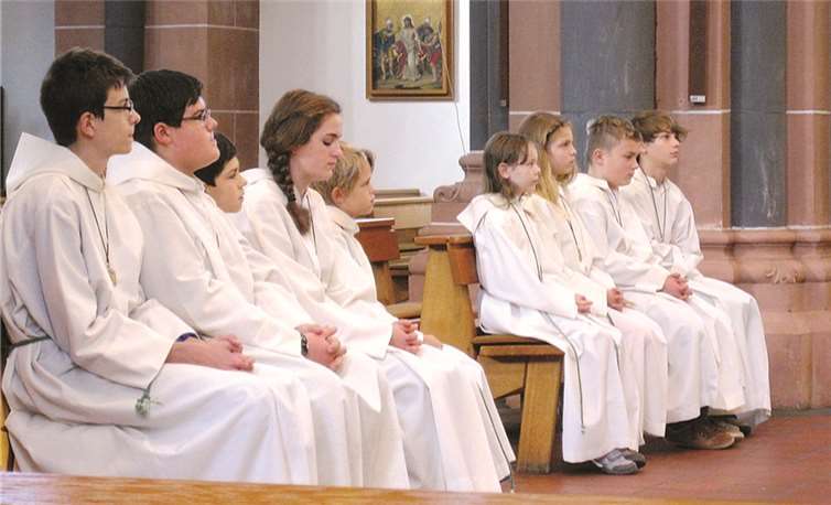 Drei neue Messdiener wurden letzten Sonntag feierlich in den Kreis der Remagener Ministranten aufgenommen. privat