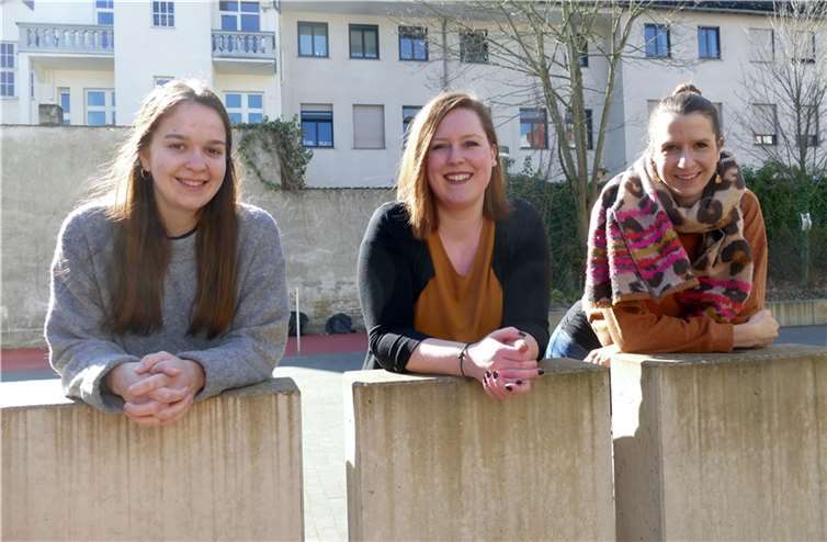 Drei pädagogische Fachkräfte der Caritas unterstützen Schüler an Koblenzer Gymnasien im Rahmen des Corona-Aufholpaketes. Quelle: Caritas Koblenz