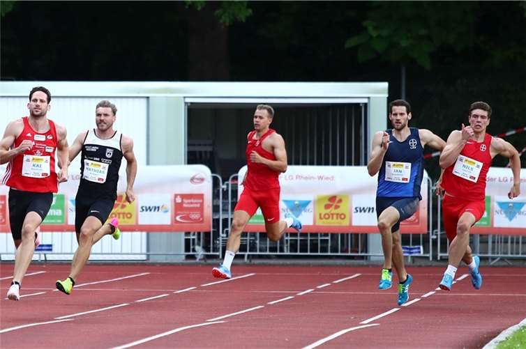 Drei von diesen fünf Athleten, die vor einem Jahr das Lotto-Deichmeeting bestritten, haben sich auch für den kommenden Samstag angemeldet: Lokalmatador Kai Kazmirek (links), Mathias Brugger (Zweiter von links) und Nils Laserich (rechts).Foto: LG Rhein-Wied