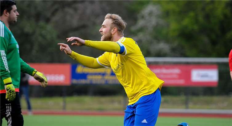 Dreifachtorschütze Matthias Noll bejubelt seinen Treffer zum zwischenzeitlichen 3:0.