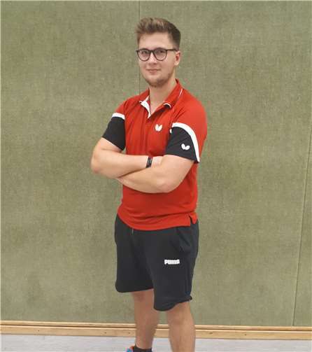 Dreimal in sechs Tagen kam Dominik Schmitt zum Einsatz und konnte dabei nicht nur in der ersten Mannschaft aushelfen, sondern auch die zweite Mannschaft an die Tabellenspitze führen.Foto: privat