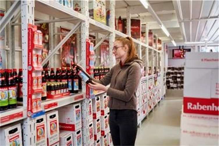 Dreimal wöchentlich öffnet der Werksverkauf in Unkel. Fotos: Haus Rabenhorst