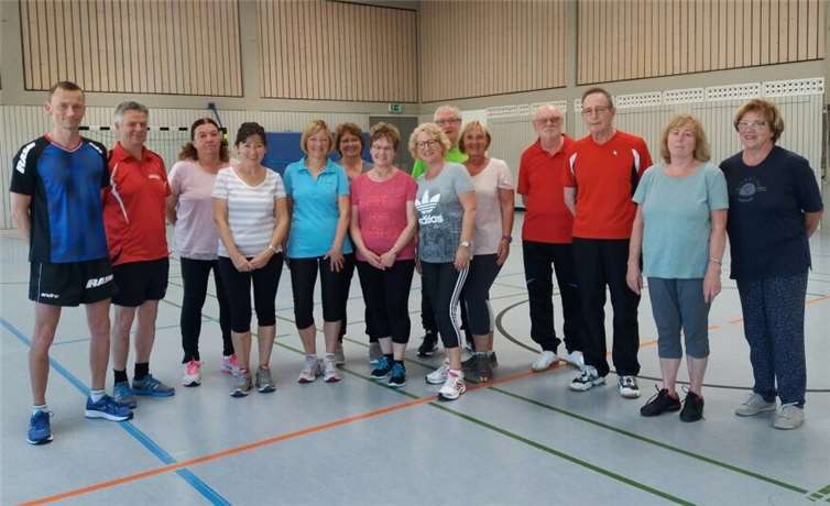 Dreizehn Teilnehmer erschienen bei der ersten, von Ingo Hansen durchgeführten Gymnastikstunde.  privat