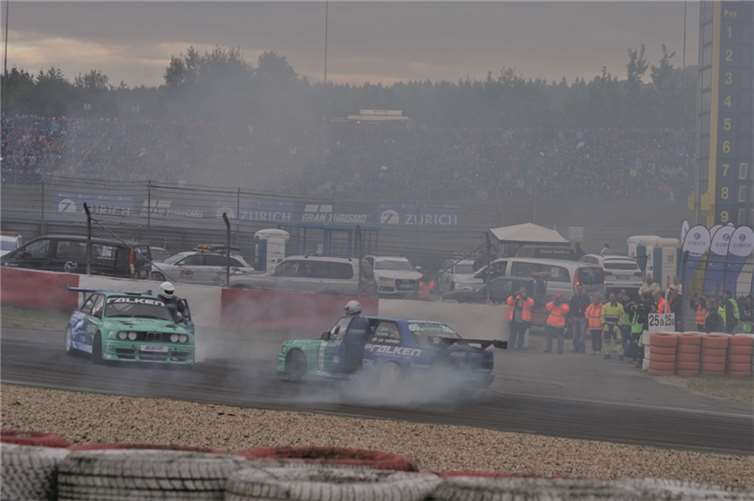 Driftkunst in höchster Vollendung wurde bei der Falken Drift Show geboten.