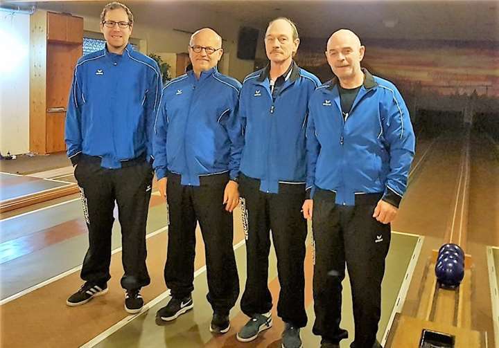 Dritte Mannschaft: (v.l.n.r.) T. Klingelhöfer, E. Esch, S. Severin und K-H. Severin.