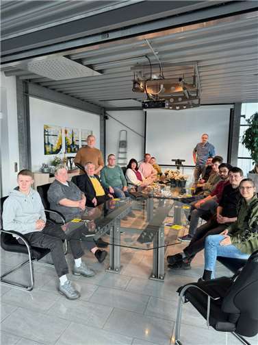 Dritter von links Dr. Ulrich Hermani, vierter von links Dipl.-Ing. Werner Kaiser. Foto: Kaiser Ingenieurbau GmbH