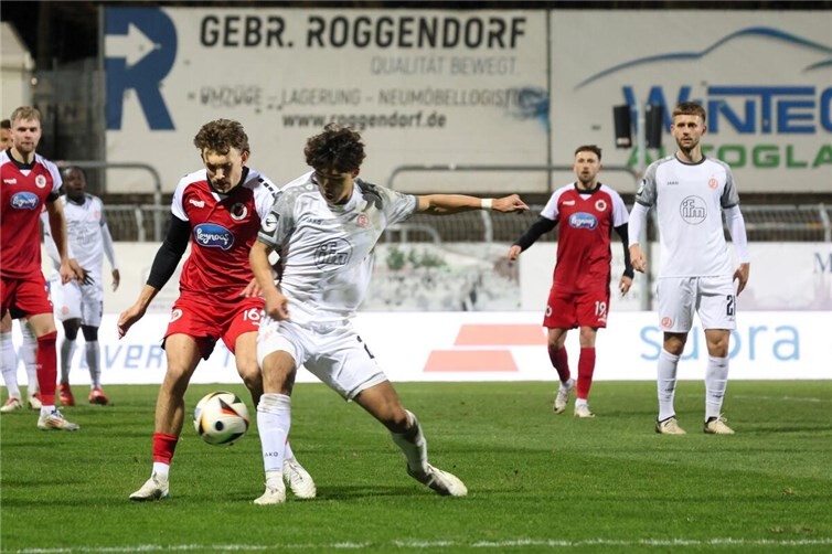 Drittligist Viktoria Köln, hier im Spiel gegen Rot-Weiß Essen, kommt am 28. Juni nach Rodenbach.