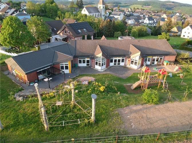 Drohnenaufnahme der Kita Kirchwald.  Foto: M. Jost