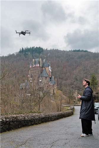 Drohnenaufnahmen im Rahmen des „Zeitreise“-Projekts an der Burg Eltz.
