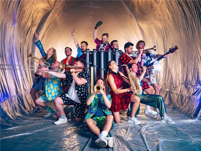 „Summer Brass“ zur „Nacht der Vulkane“ und zum Stadtjubiläum „Druckluft“ ist die wohl kölscheste Brass-Band Bonns, die mit Coversongs und kölschen Klassikern für beste Stimmung sorgt. Foto: Jan-Hendrik Borggreven