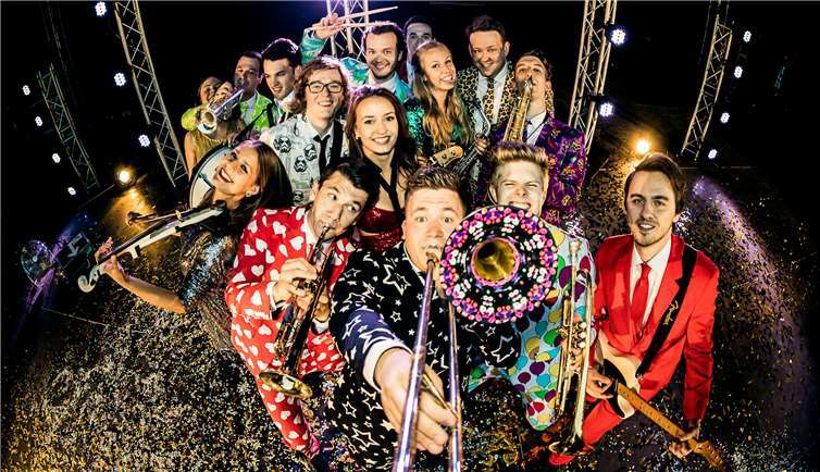 „Druckluft“ ist eine Brassband mit einer außergewöhnlichen Besetzung und einer Show, die einzigartig ist. Foto: Niki Siegenbruck - Foto & Grafik | Köln - www.siegenbruck.de