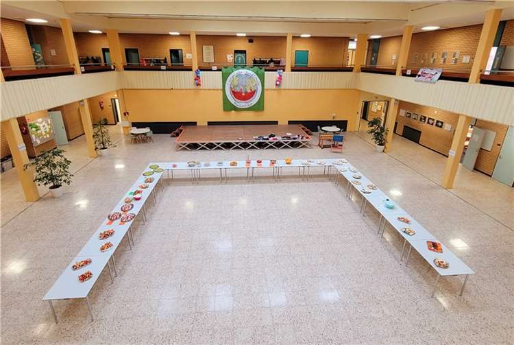 Duftende Aula: Waffeln und Apfelmus waren die Highlights. Quellen: EGS Meckenheim