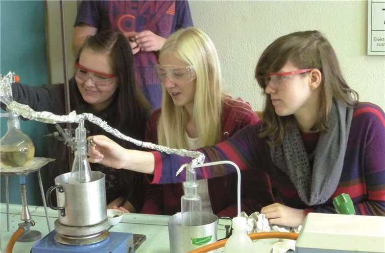 Duftöle werden hergestellt. Claudia Spittel