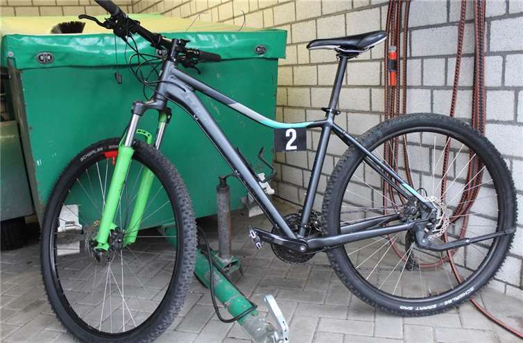 Dunkles 29 Zoll Damen Mountainbike der Firma Cube, Modell Acces WLS exc 29.