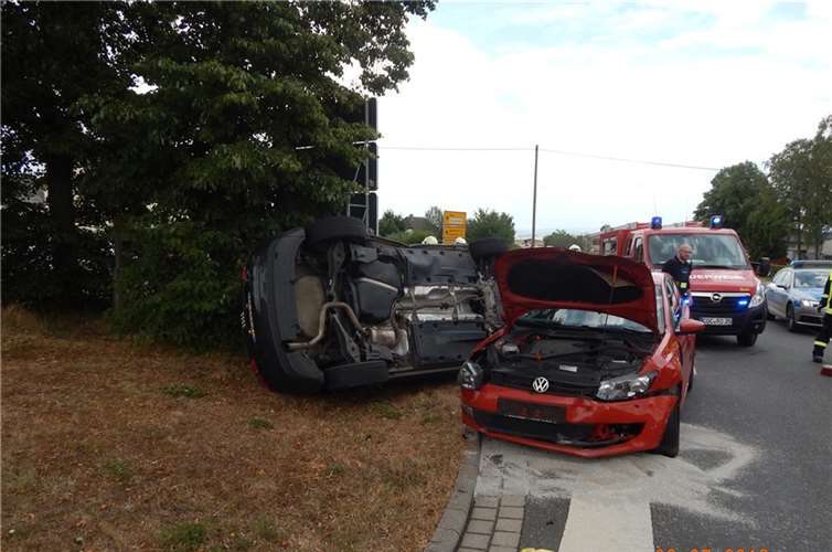 Verkehrsunfall durch Missachtung der Vorfahrt Durch Missachtung der Vorfahrt auf der K 26 kam es zum Zusammenstoß dieser beiden Fahrzeuge.