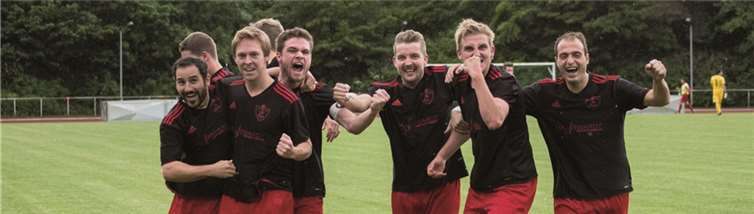 Durch Tore von Bruno Mendes und Filip Dickebohm gewann der VfL Meckenheim sein wichtiges Heimspiel gegen den SV Wormersdorf und steigt mithilfe der Quotienten Regelung als Zweitplatzierter in die Bezirksliga auf.privat