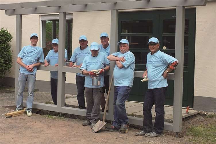 Durch das Engagement der Vereinsmitglieder verfügen die Oberzissener Schützen jetzt über einen neuen Windfang an ihrer Schützenhalle. Westnetz GmbH