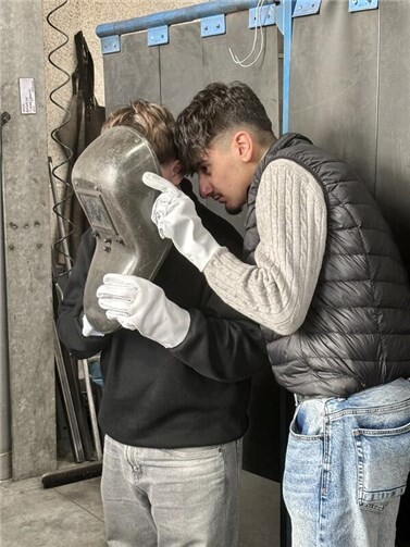 Durch das Projekt konnten die Schülerinnen und Schüler nicht nur handwerkliche Fähigkeiten vertiefen, sondern auch ihre Teamarbeit, ihr Verantwortungsbewusstsein und ihr Durchhaltevermögen stärken.