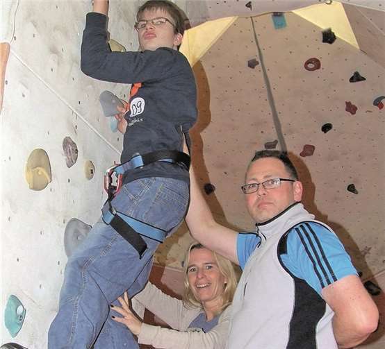 Durch das neue Projekt können Menschen mit und ohne Beeinträchtigung gemeinsam klettern und sich unterstützen.privat
