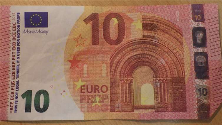 Durch den Aufdruck „Movie Money“ lässt sich das Spielgeld von richtigen Geldscheinen unterscheiden. Foto: Polizei