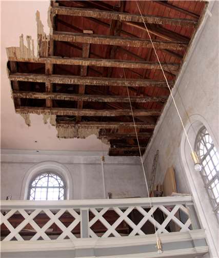 Durch den Einsturz der Decke wurde die Renovierung erforderlich.