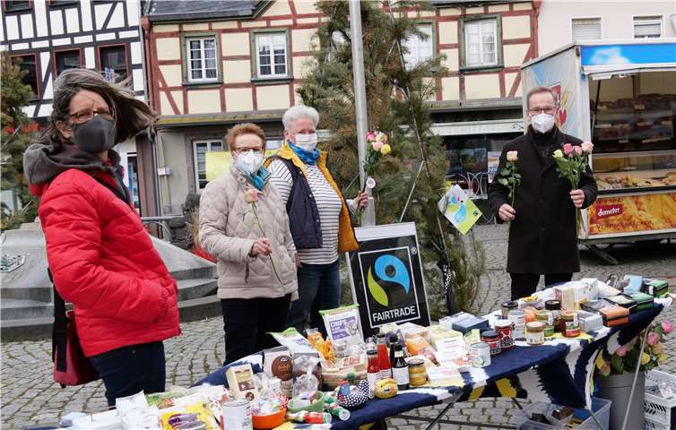 Durch den Kauf von fairen Blumen werden viele Frauen in den Erzeugerländern mit einem fairen Lohn und weiteren Projekten unterstützt. Foto: privat