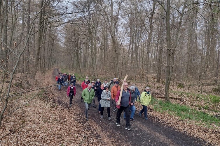 Durch den Kur- und Heilwald führte die Kolping-Karfreitags-Besinnungswanderung 2026.