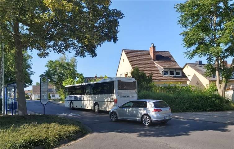 Durch den geparkten Bus war die Stelle für einbiegende Fahrzeuge nicht mehr einsehbar. Foto: privat