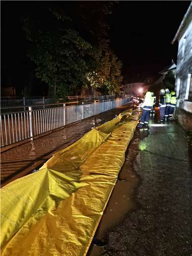 Durch den schnellen Aufbau eines mobilen Hochwasserschutzes in Flerzheim konnten die Schäden gering gehalten werden. Fotos: Feuerwehr Rheinbach.