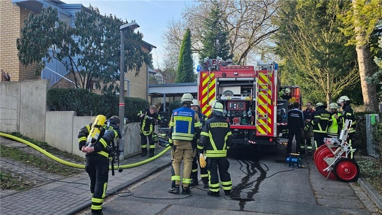 Durch den schnellen Einsatz der Freiwilligen konnte in Königswinter ein schlimmerer Brand verhindert werden. Fotos: Freiwillige Feuerwehr Königswinter