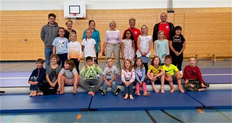 Durch die Anschaffung einer AirTrack-Bahn können die Schülerinnen und Schüler nun ihre Koordination und Kondition vielfältig trainieren. Foto: privat