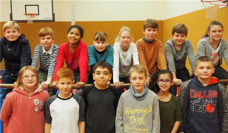 Durch die Auf- und Abbaugruppen stehen die Turngeräte den ganzen Unterrichtmorgen über allen Klassen zur Verfügung. privat