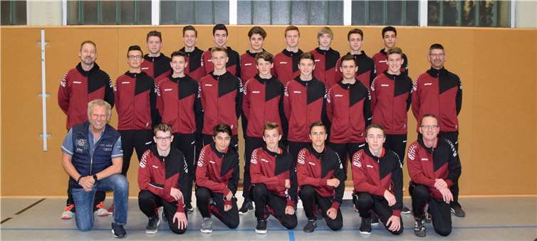 Durch die Fahrschule Bon Jo Vi konnte die B1 Jugend mit neuen Trainingsanzügen ausgestattet werden. privat