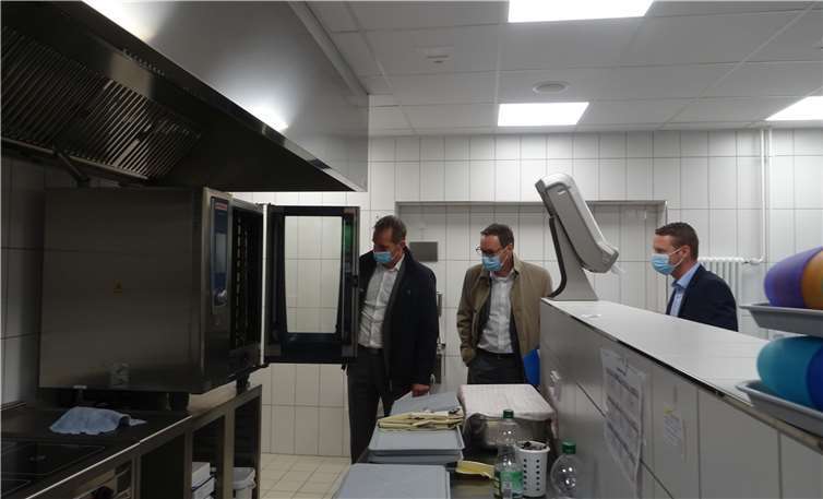 Durch die Küche der Maifeldhalle können 120 Polcher Grundschüler und Hortkinder verköstigt werden. Fotos: Ortsgemeinde Maifeld